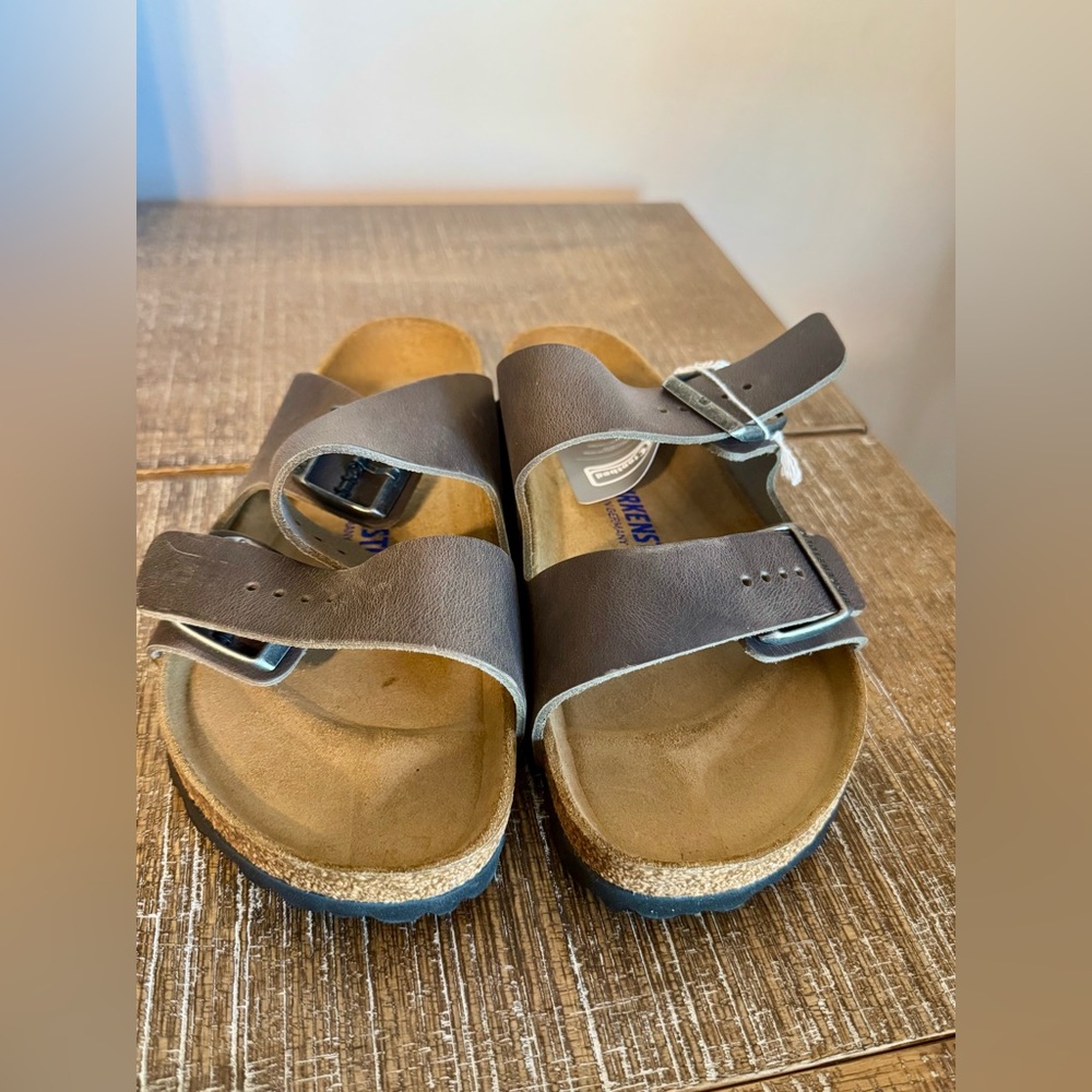 NWT: Arizona Birkenstock. Size 39 normal. Color Iron. Leather and soft footbed.